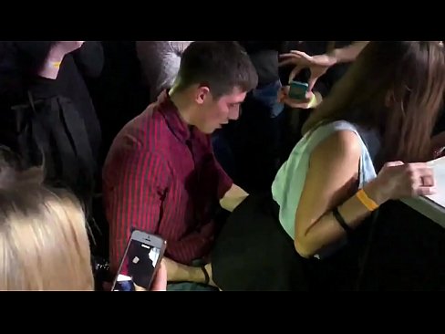 ❤️ Sèks reyèl nan yon nayklib Ris. Ti fi Ris 18-zan nan anus la ak vajen foutu nan yon nayklib Sèks super nan nou % ht.tubsexercom.ru%